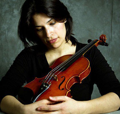 La violinista Paulina Derbez presentará en el CCOY El músico consciente: hacia una nueva visión musical