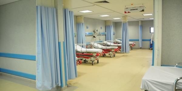 Suma Gobierno más servicios de salud por equipamiento en hospitales