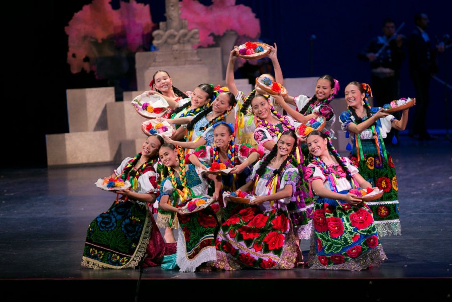El Ballet Folklórico de la Universidad  de Colima engalanará la CDMX