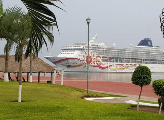 Llegan cruceros Norwegian Sun y Norwegian Pearl a Puerto Chiapas