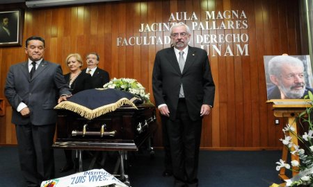 RINDE LA UNAM HOMENAJE DE CUERPO PRESENTE AL JURISTA NÃ‰STOR DE BUEN 