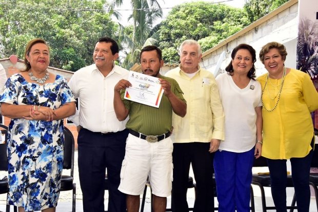 Entrega Núñez 80 viviendas de a€œCasa Amigaa€; benefician a 400 personas de Paraíso