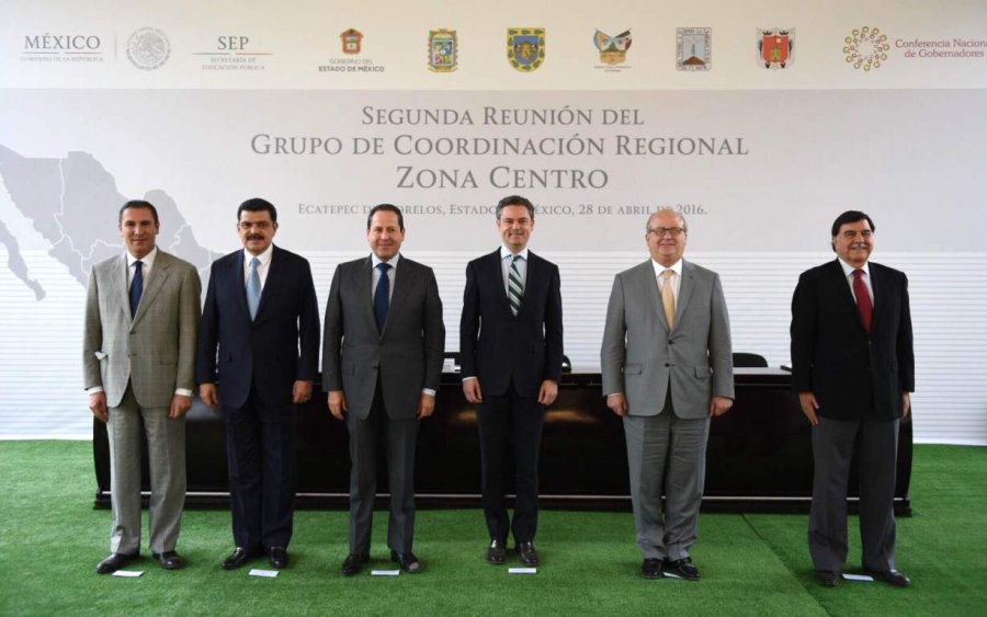 Vincular los programas sociales al sistema educativo: Graco