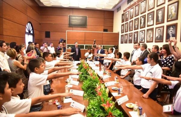 Toma protesta Niña Gobernadora en Nayarit