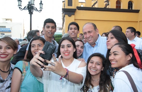 Cumple Rubén Moreira compromiso con Instituto de Enseñanza Abierta de UA de C