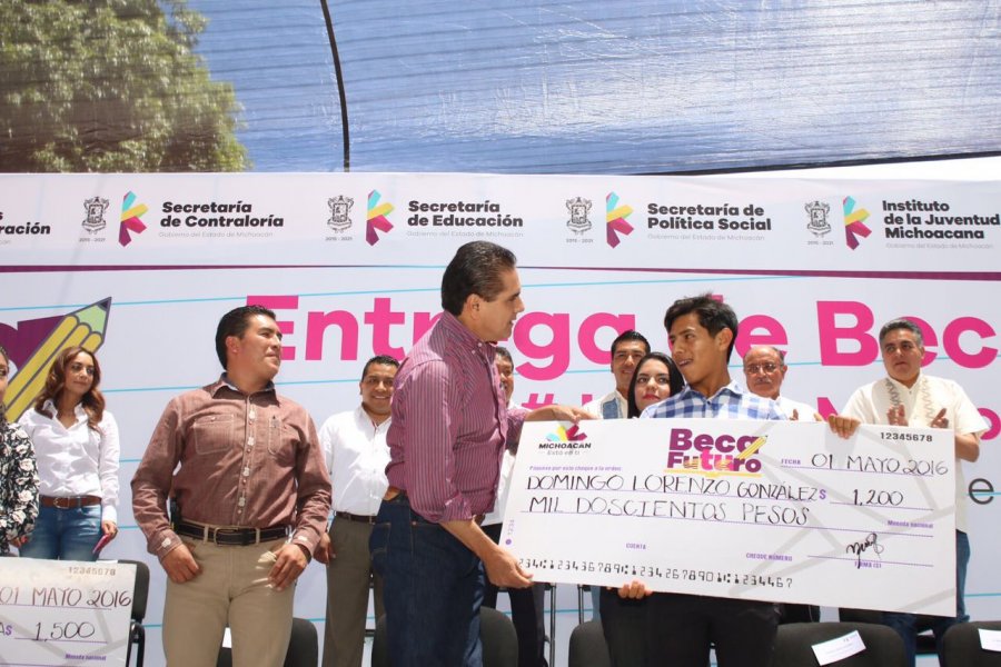Cumple Gobernador su compromiso de ofrecer oportunidades a jóvenes