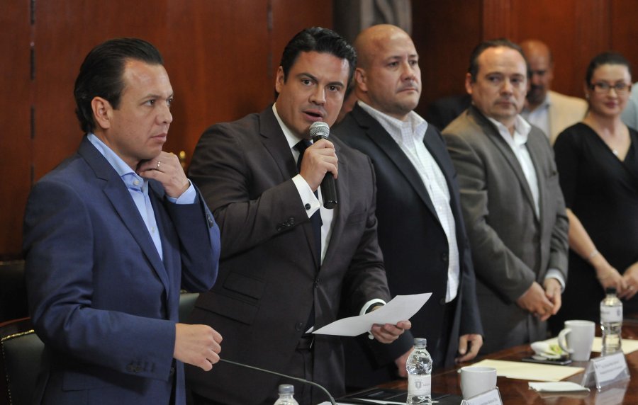 Asiste Gobernador a cambio de mando de Junta de Coordinación Metropolitana