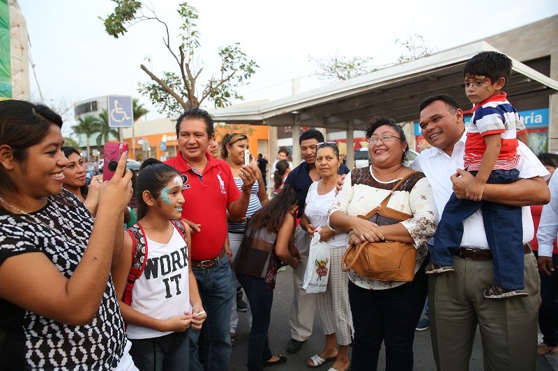 Con juegos y regalos celebran a infantes de todo el estado