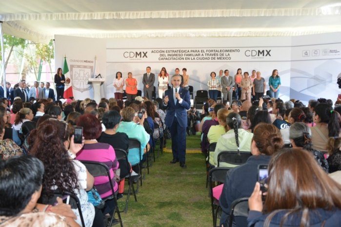Capacitará la Ciudad de México a mujeres para fortalecer el ingreso familiar