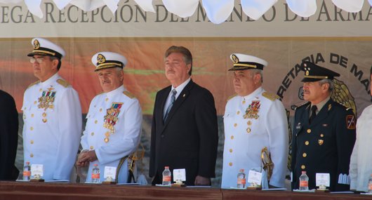 ATESTIGUA GOBERNADOR DEL ESTADO LA TOMA DE POSESIÓN AL COMANDANTE DE LA SEGUNDA REGIÓN NAVAL
