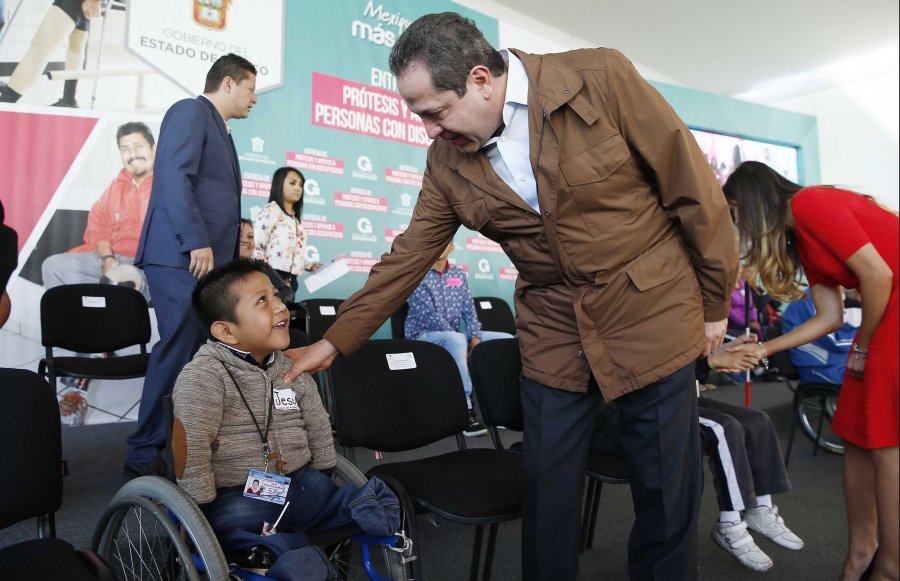 BENEFICIAN CON PRÓTESIS Y APOYOS A PERSONAS CON DISCAPACIDAD
