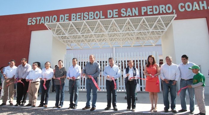 Inaugura Rubén Moreira rehabilitación del Parque de Béisbol de San Pedro