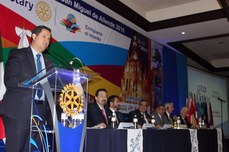 Inaugura Diego Sinhue trabajos de Conferencia Rotaria en SMA