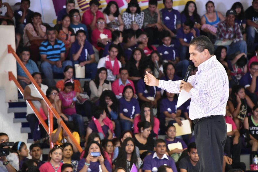 Beca Futuro se fortalecerá cada día más: Silvano Aureoles