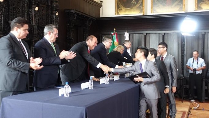 Asiste Rubén Moreira a premiación de la Segunda Competencia Nacional de Debate sobre DH