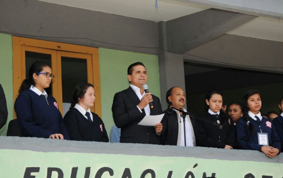 Reafirma Gobernador compromiso con mejorar infraestructura educativa en Michoacán