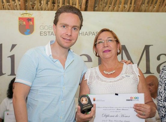 Reconoce MVC a maestros con 30, 40 y 50 años de servicio