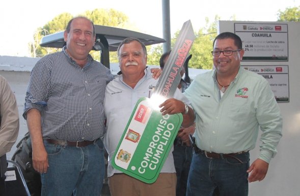 Entrega Gobierno de Rubén Moreira 556 tractores a productores del campo