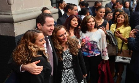 Entregan reconocimientos a maestros mexiquenses con mejores calificaciones