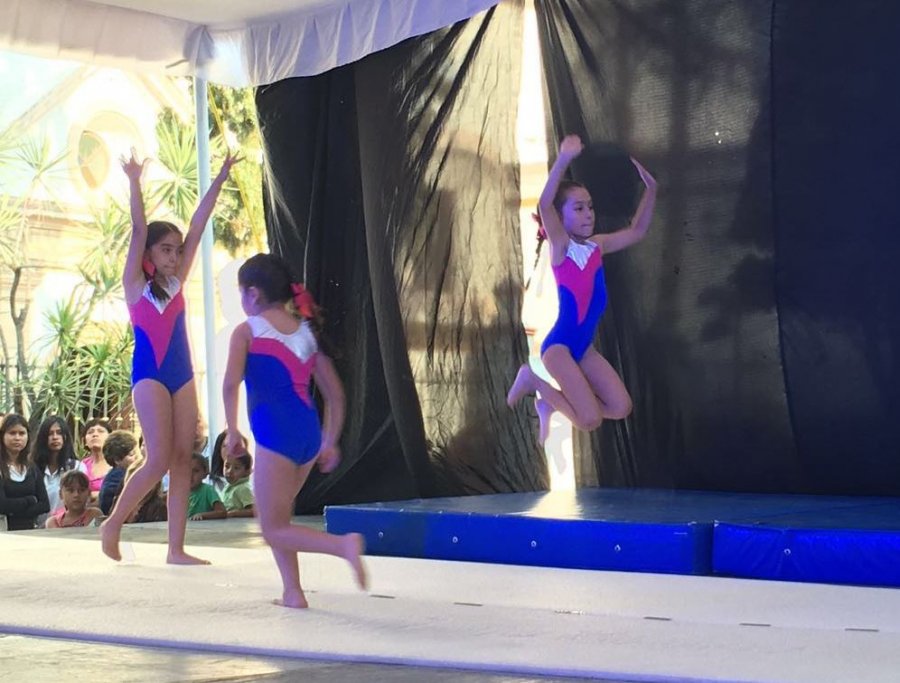 NiÃ±as taxqueÃ±as gimnastas participan en las Jornadas Alarconianas