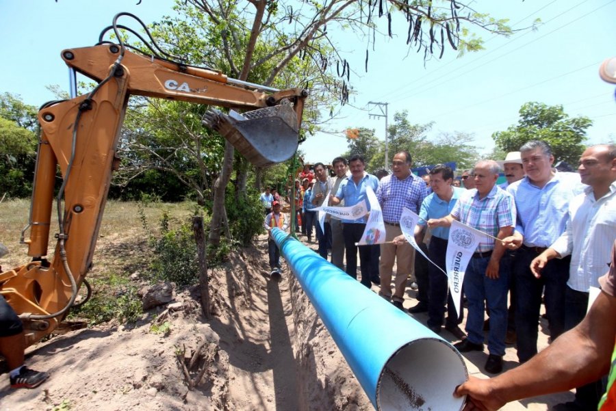 El agua potable, tema de urgente atención: Héctor Astudillo