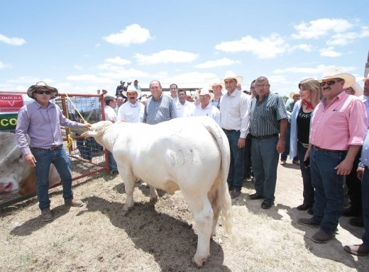 Le cumple Rubén Moreira a los habitantes del campo