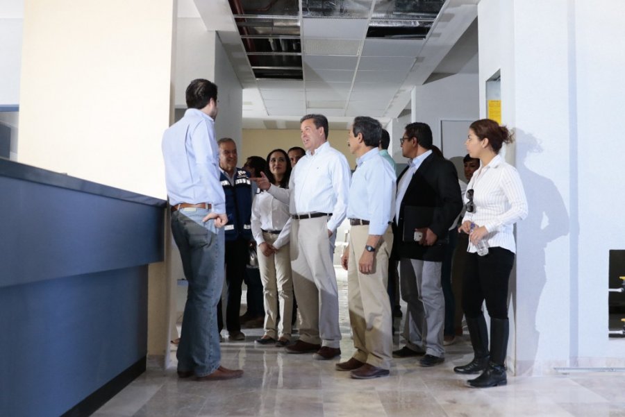 Supervisan construcción del Hospital Comunitario de Comonfort