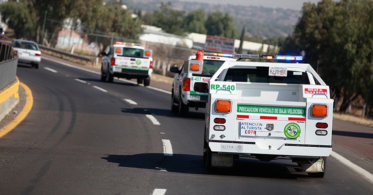 Brinda Ángeles Verdes de la Sectur atención carretera durante el a€œRally Maya 2016a€