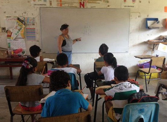 Maestros comprometidos con sus alumnos, abren escuelas