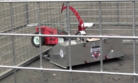 EXHIBEN HUMANOIDES, DRONES Y AUTOS ELÃ‰CTRICOS EN EL IPN