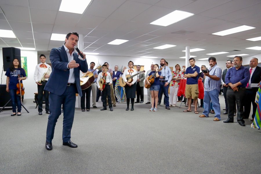 Inaugura Gobernador nuevo Centro Jalisco en Chicago