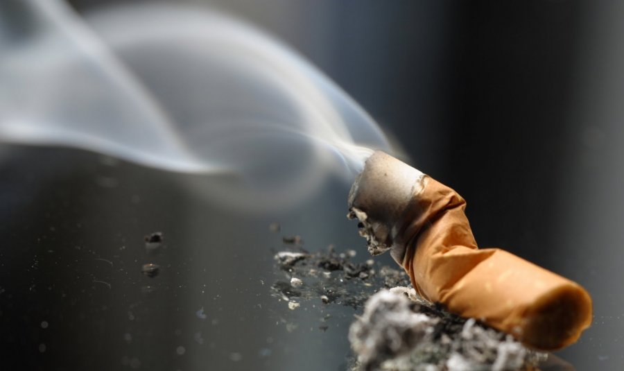 Fumar en casa provoca asma y cáncer en familiares