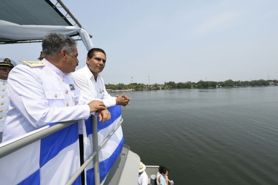 Encabeza Silvano Aureoles celebración del Día de la Marina Nacional en Lázaro Cárdenas