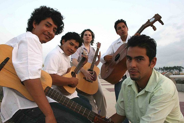 Celebran Los Cojolites dos décadas de trayectoria en el Teatro de la Ciudad a€œEsperanza Irisa€