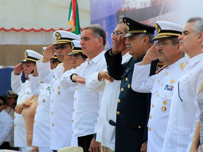Participa Gabino Cué en 99 Aniversario de la Marina Armada de México