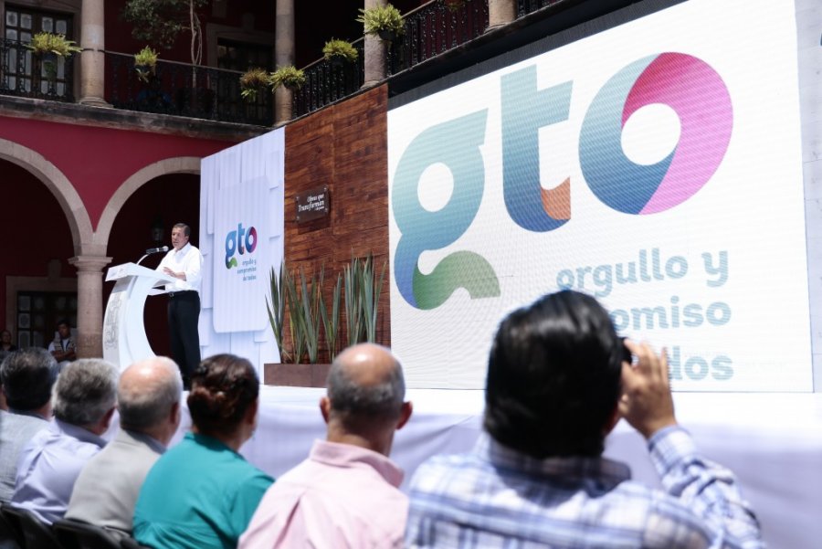 Anuncian más de 4 mil millones de pesos en obra pública para León en el 2016