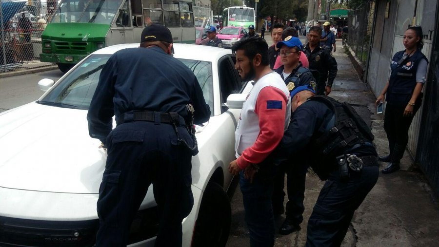 DETIENE POLICÍA AUXILIAR A DOS INDIVIDUOS CON ARMA DE FUEGO