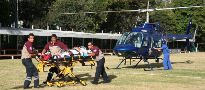 TRASLADA CÓNDOR A MUJER HERIDA CON ARMA BLANCA