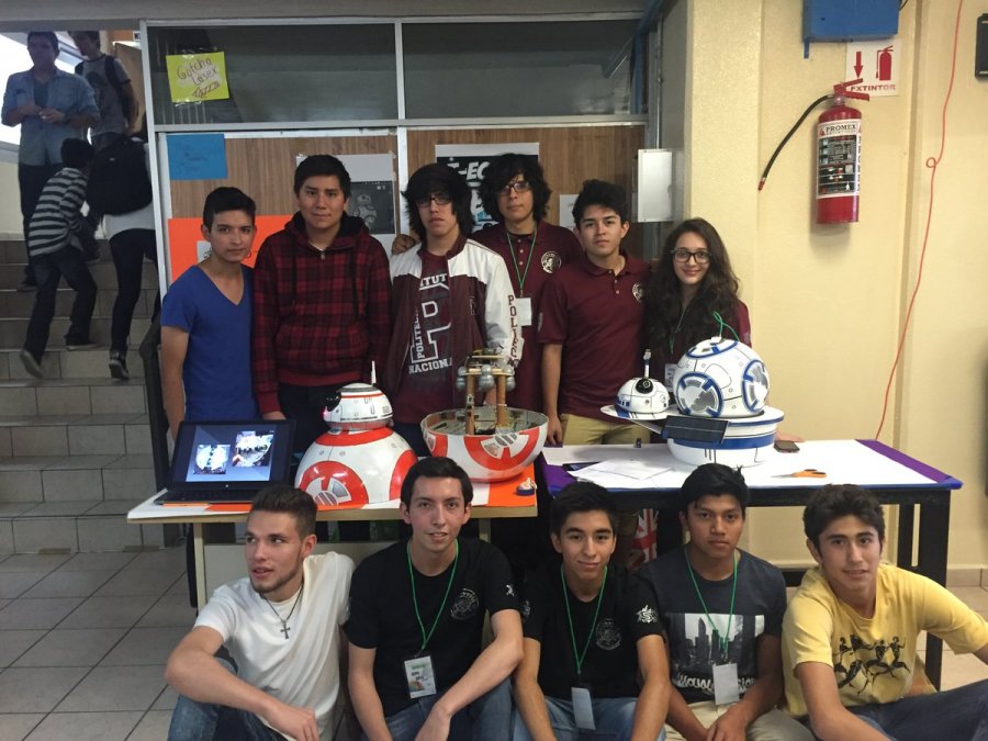 REPRODUCEN ESTUDIANTES DEL IPN ROBOTS BB8 DE STAR WARS