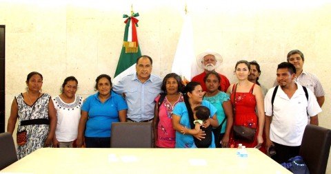 Atiende el gobernador necesidades de sector indígena de Guerrero