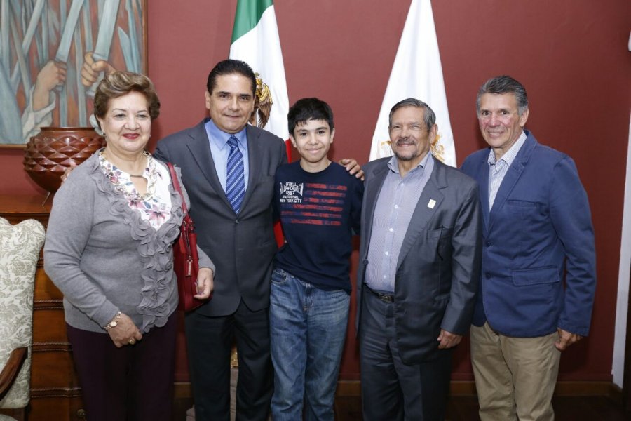 Se reúne Silvano Aureoles con niño prodigio michoacano
