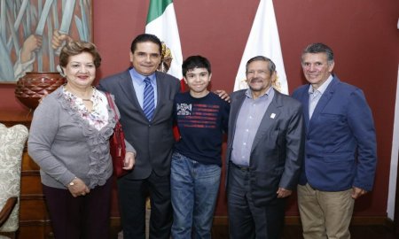 Se reÃºne Silvano Aureoles con niÃ±o prodigio michoacano