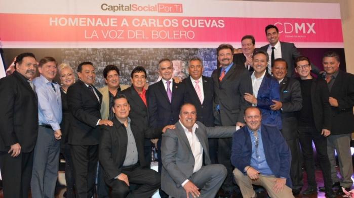 Reconoce Jefe de Gobierno trayectoria artística de Carlos Cuevas