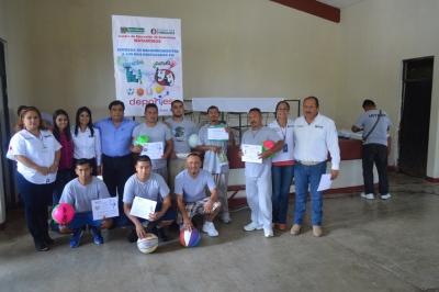 Entregan certificados de primaria y secundaria a internos de Reynosa