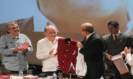 RINDE IPN HOMENAJE AL TROVADOR Ã“SCAR CHÃVEZ