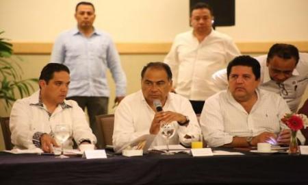 HÃ©ctor Astudillo y concesionarios afinan Ãºltimos detalles del AcabÃºs
