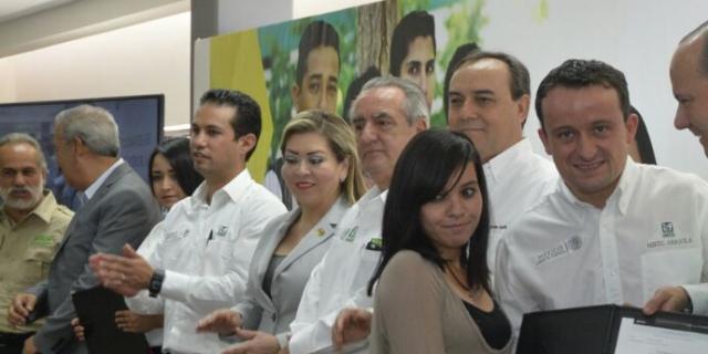 Incorporan 152 mil estudiantes al servicio médico del IMSS