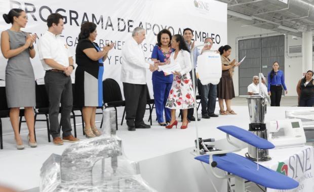 Entrega Núñez mil 384 apoyos de Bécate y Fomento al Autoempleo por más de 3.7 mdp