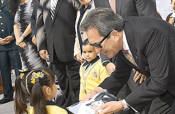 Un millón 716 mil uniformes escolares gratuitos durante el sexenio