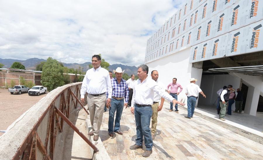 Cumple Gobernador con más obras en Canatlán